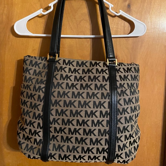 Authentic Micheal Kors Purse - Picture 2 of 6